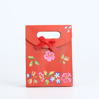 小码红色印花纸袋